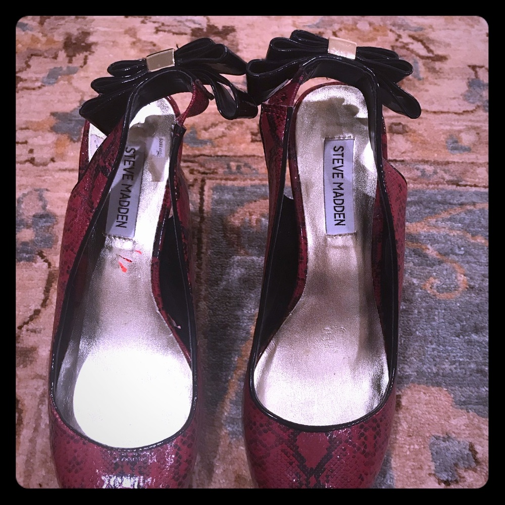 Steve Madden Red Black Animal Texture Shoes w Bows